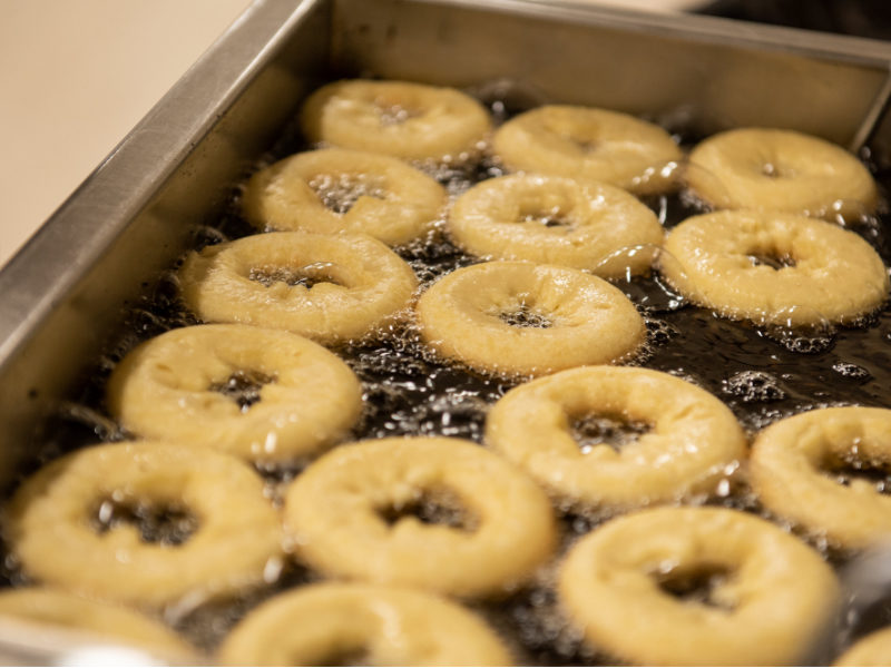 Donuts_Frying